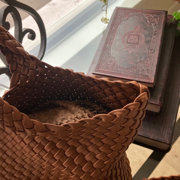 Woven Shoulder Handbag  Purse Camel Color - Picture 4 of 10